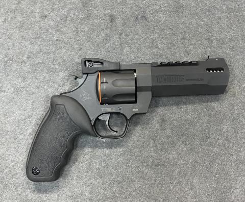 Revolver Taurus Raging Hunter v ráži .357 Magnum